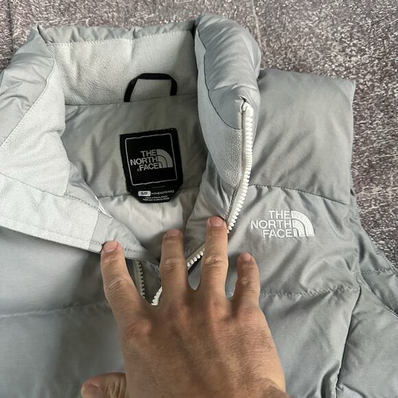 Womens The North Face Silver Gray 700 Down Nuptse Puffer Zip Up Vest Jacket Sz S - Picture 2 of 4